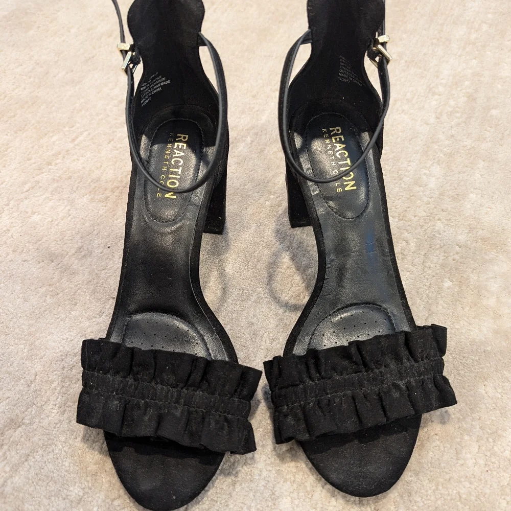 Embroidered heels - Picture 5 of 7